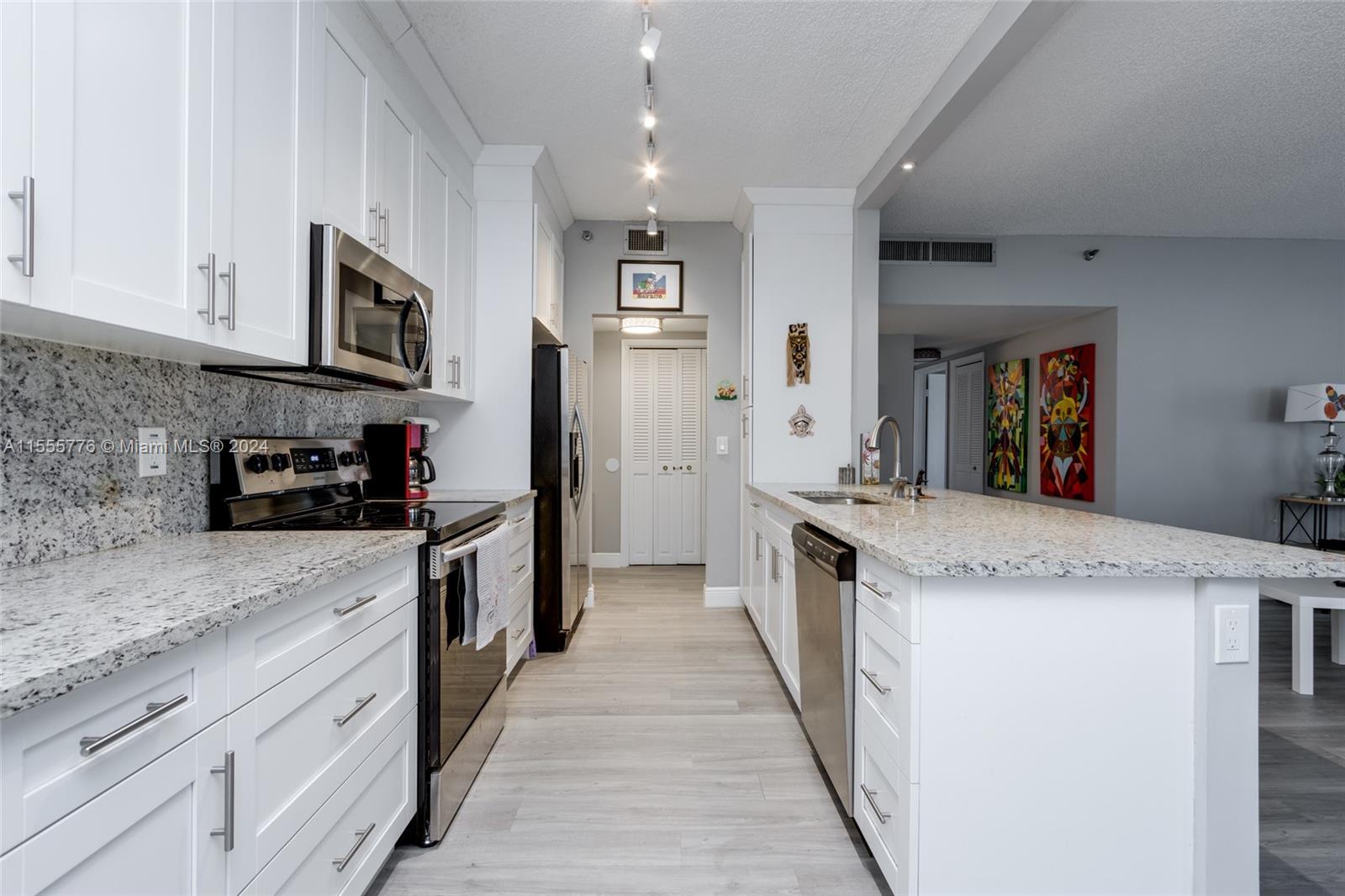 3850 Washington St 116, Hollywood, Florida 33021, 2 Bedrooms Bedrooms, ,2 BathroomsBathrooms,Residential,For Sale,3850 Washington St 116,A11555776