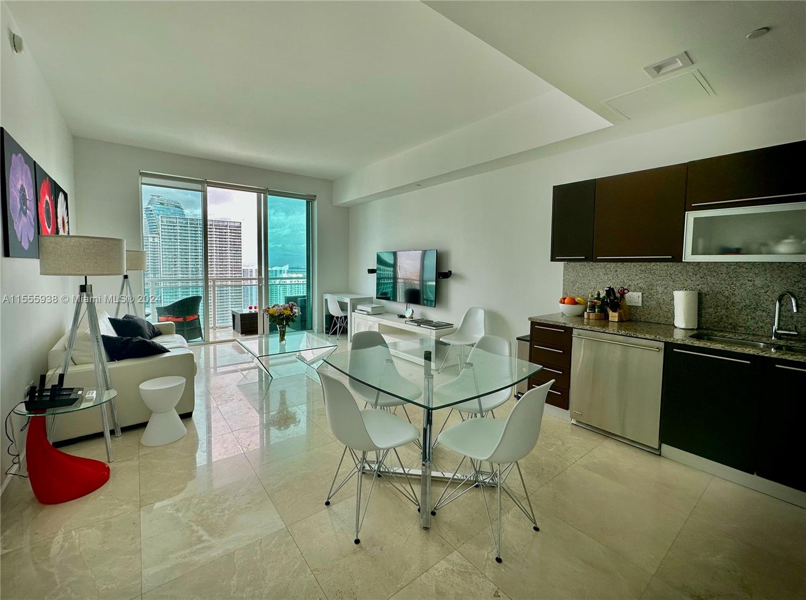 UPSCALE LUXURY FURNISHED 1 BEDROOM IN A CENTRAL LOCATION IN BRICKELL. LARGE BALCONY AND GREAT VIEWS ON THE WATER. MARBLE FLOOR ALL OVER THIS UNIT. FULLY EQUIPPED KITCHEN WITH ITALIAN CABINETS. WASHER/DRYER AND DISHWASHER IN THE UNIT. LARGE BEDROOM WITH KING SIZE BED. 2 TVs. ENTIRELY FURNISHED JUST BRING YOUR TOOTHBRUSH. LUXURY BUILDING WITH ALL AMENITIES. 2 INFINITY POOLS ON A HUGE POOLDECK. 24/7 FRONTDESK AND SECURITY. JACCUZZI. GREAT GYM. 1 ASSIGNED PARKING SPACE. BUSINESS CENTER. CENTRAL LOCATION. WALK EVERYWHERE. 4 MINUTES TO MARY BRICKELL VILLAGE AND BRICKELL CITY CENTER. 200 RESTAURANTS AT LESS THAN 5 MINUTES WALK
