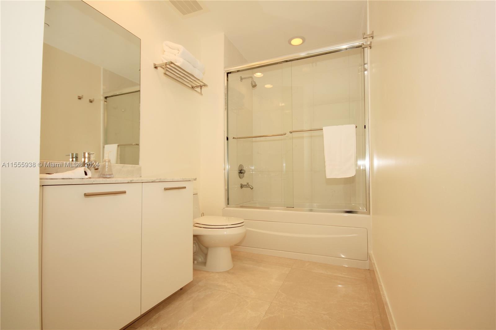 950 BRICKELL BAY DR 4708, Miami, Florida 33131, 1 Bedroom Bedrooms, ,1 BathroomBathrooms,Residentiallease,For Rent,950 BRICKELL BAY DR 4708,A11555938
