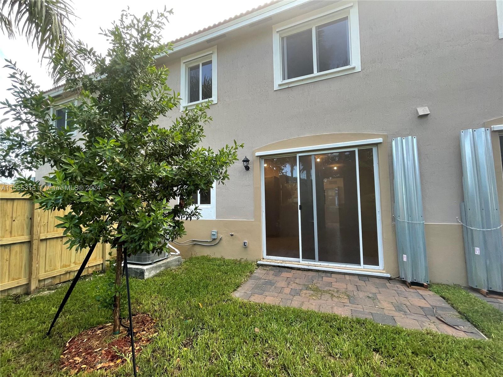 1021 SE 24th Ter 1021, Homestead, Florida 33035, 3 Bedrooms Bedrooms, ,2 BathroomsBathrooms,Residential,For Sale,1021 SE 24th Ter 1021,A11555315