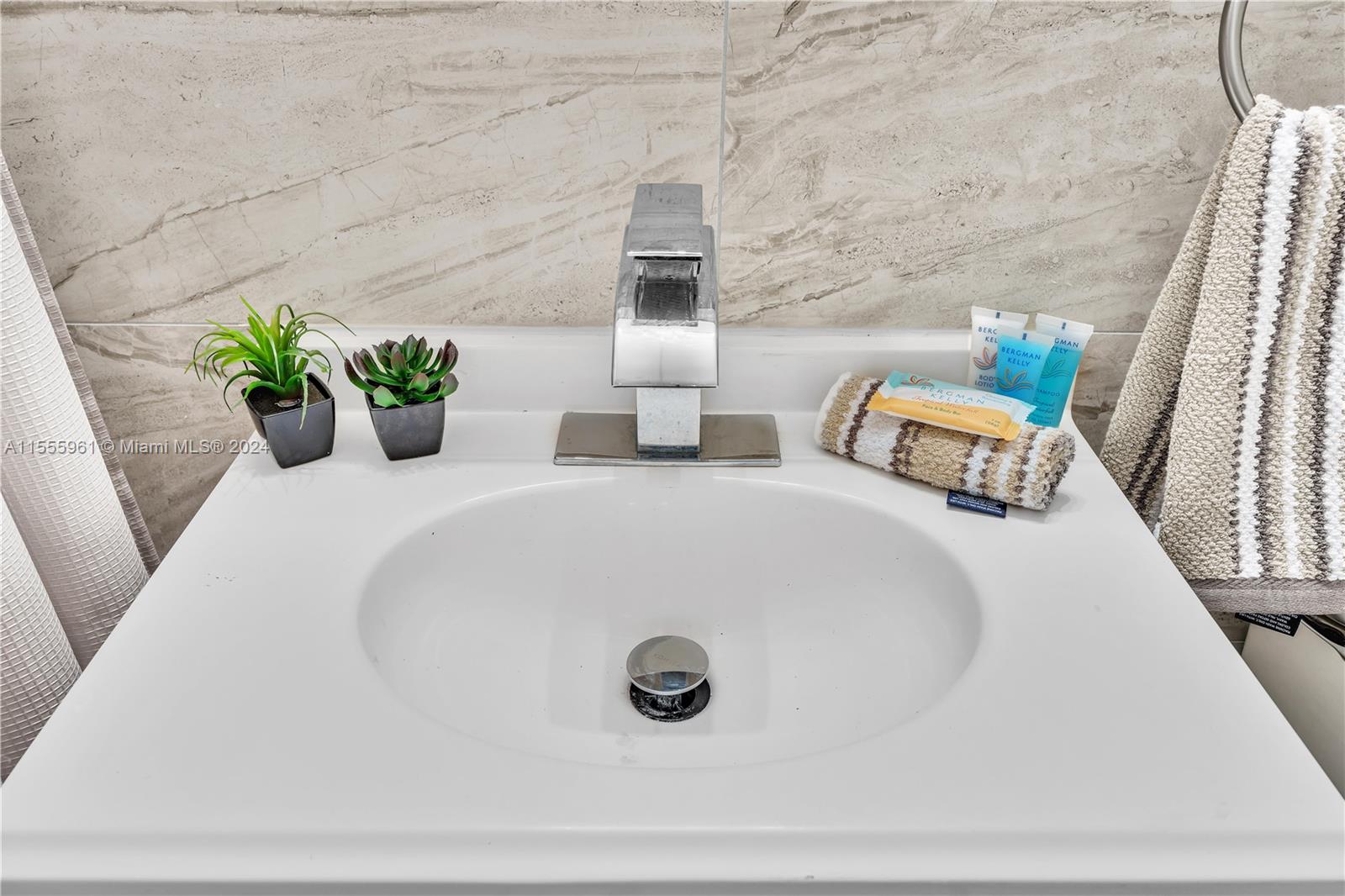 2742 Washington St, Hollywood, Florida 33020, 3 Bedrooms Bedrooms, ,2 BathroomsBathrooms,Residential,For Sale,2742 Washington St,A11555961