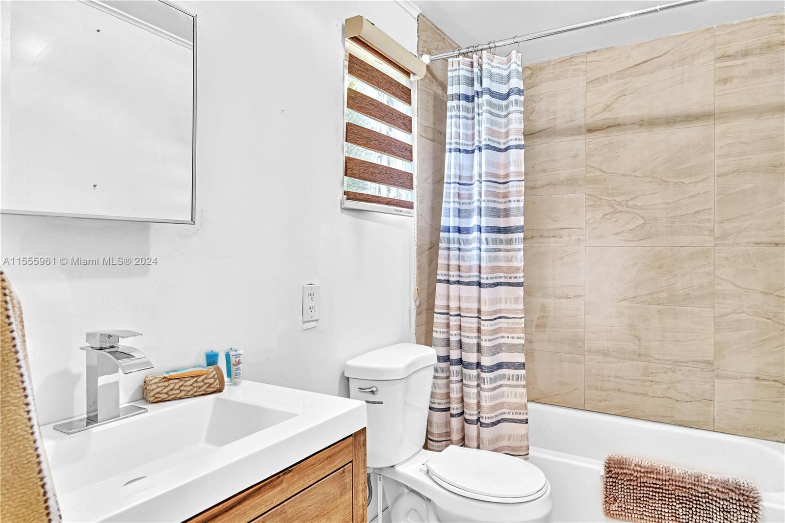 2742 Washington St, Hollywood, Florida 33020, 3 Bedrooms Bedrooms, ,2 BathroomsBathrooms,Residential,For Sale,2742 Washington St,A11555961