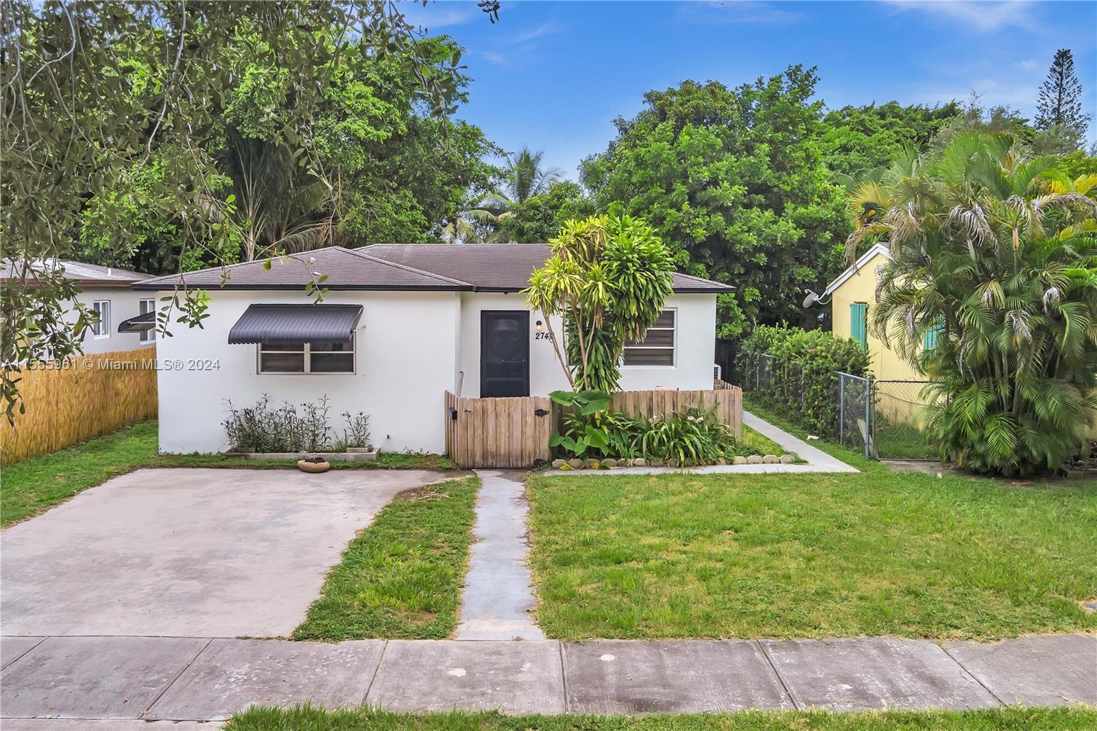 2742 Washington St, Hollywood, Florida 33020, 3 Bedrooms Bedrooms, ,2 BathroomsBathrooms,Residential,For Sale,2742 Washington St,A11555961