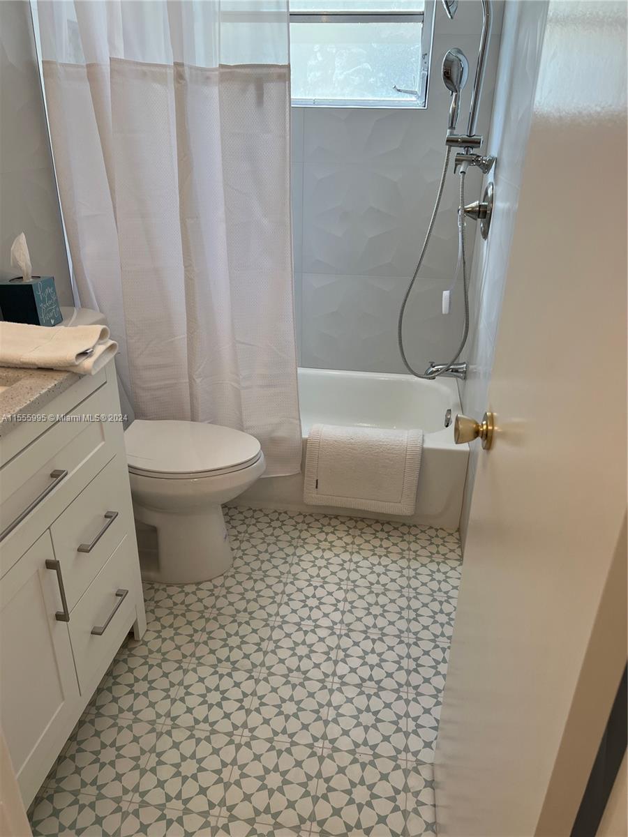 1550 N 12th Ct 3A, Hollywood, Florida 33019, 1 Bedroom Bedrooms, ,1 BathroomBathrooms,Residential,For Sale,1550 N 12th Ct 3A,A11555995