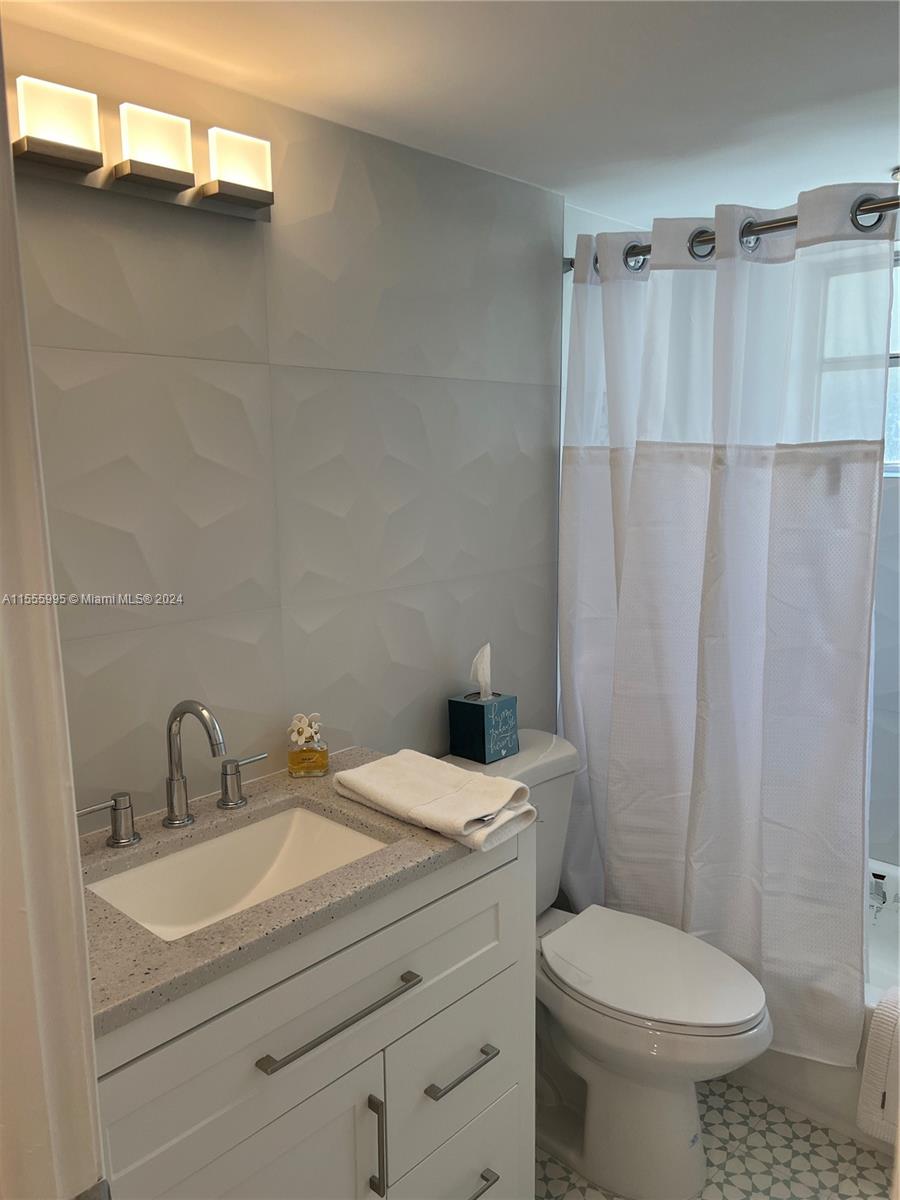 1550 N 12th Ct 3A, Hollywood, Florida 33019, 1 Bedroom Bedrooms, ,1 BathroomBathrooms,Residential,For Sale,1550 N 12th Ct 3A,A11555995