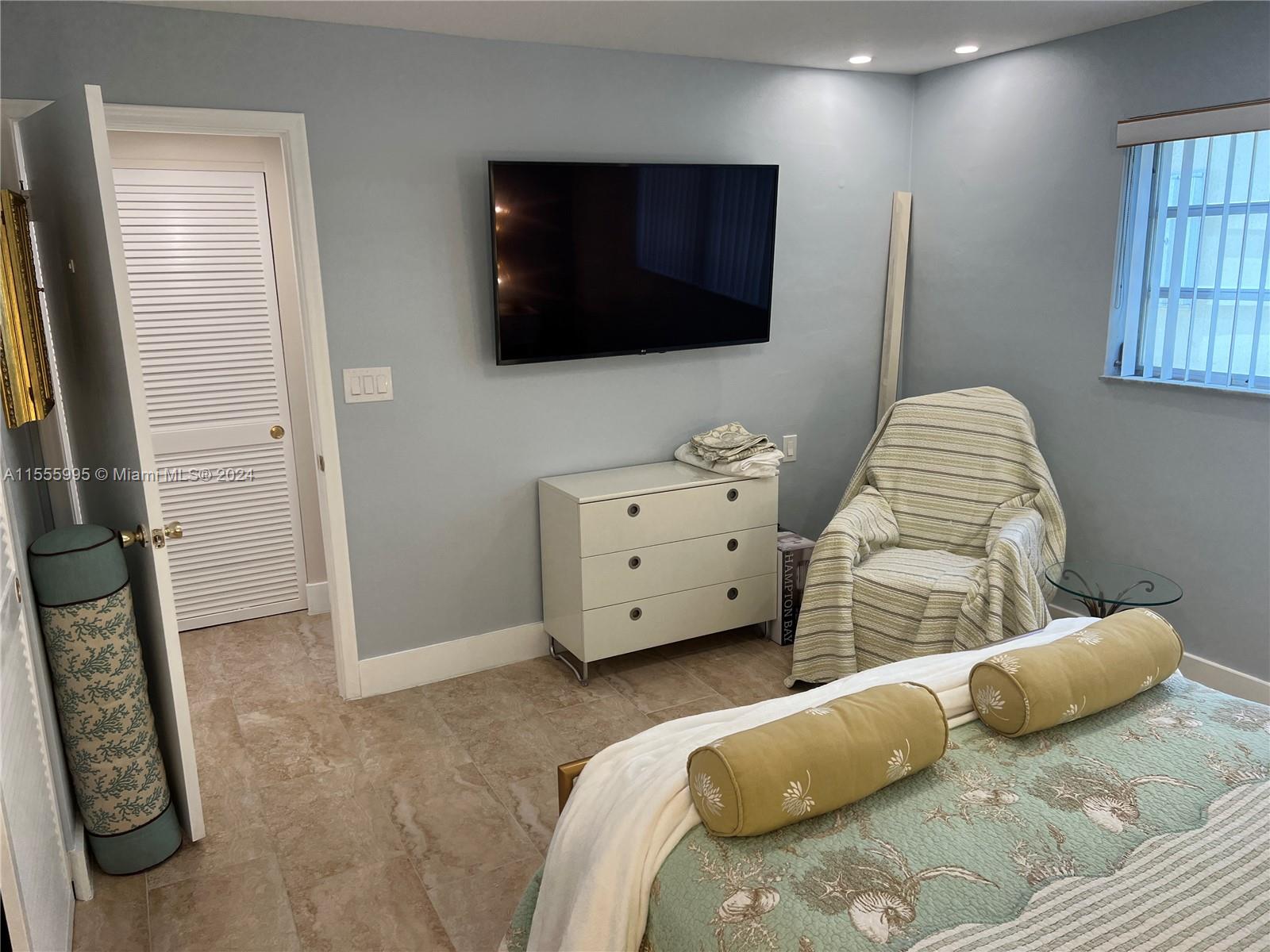 1550 N 12th Ct 3A, Hollywood, Florida 33019, 1 Bedroom Bedrooms, ,1 BathroomBathrooms,Residential,For Sale,1550 N 12th Ct 3A,A11555995