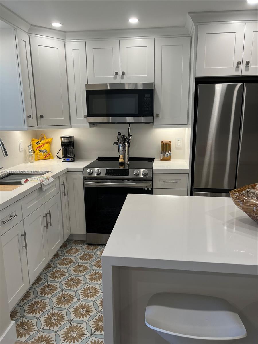 1550 N 12th Ct 3A, Hollywood, Florida 33019, 1 Bedroom Bedrooms, ,1 BathroomBathrooms,Residential,For Sale,1550 N 12th Ct 3A,A11555995