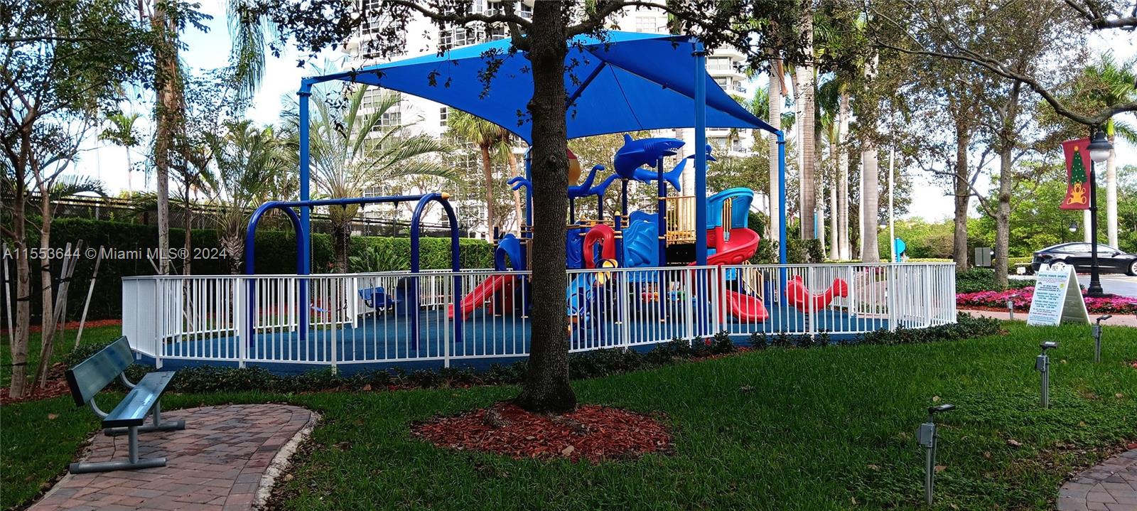 5' to the Sunny Isle Beaches