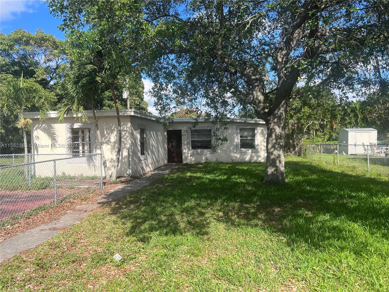 404 NW 18th Ave  For Sale A11552383, FL