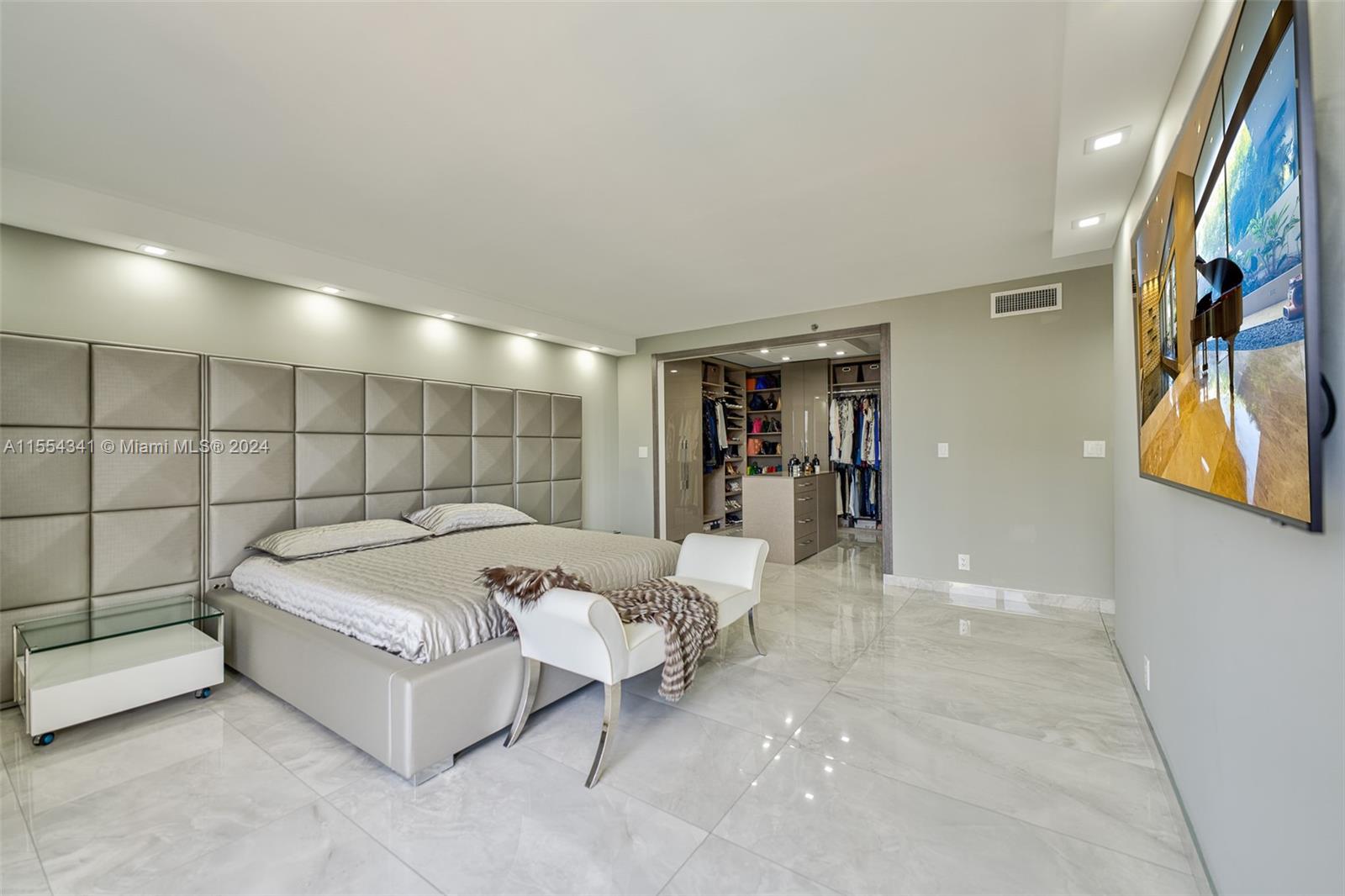 19667 Turnberry Way 15K, Aventura, Florida 33180, 2 Bedrooms Bedrooms, ,2 BathroomsBathrooms,Residential,For Sale,19667 Turnberry Way 15K,A11554341