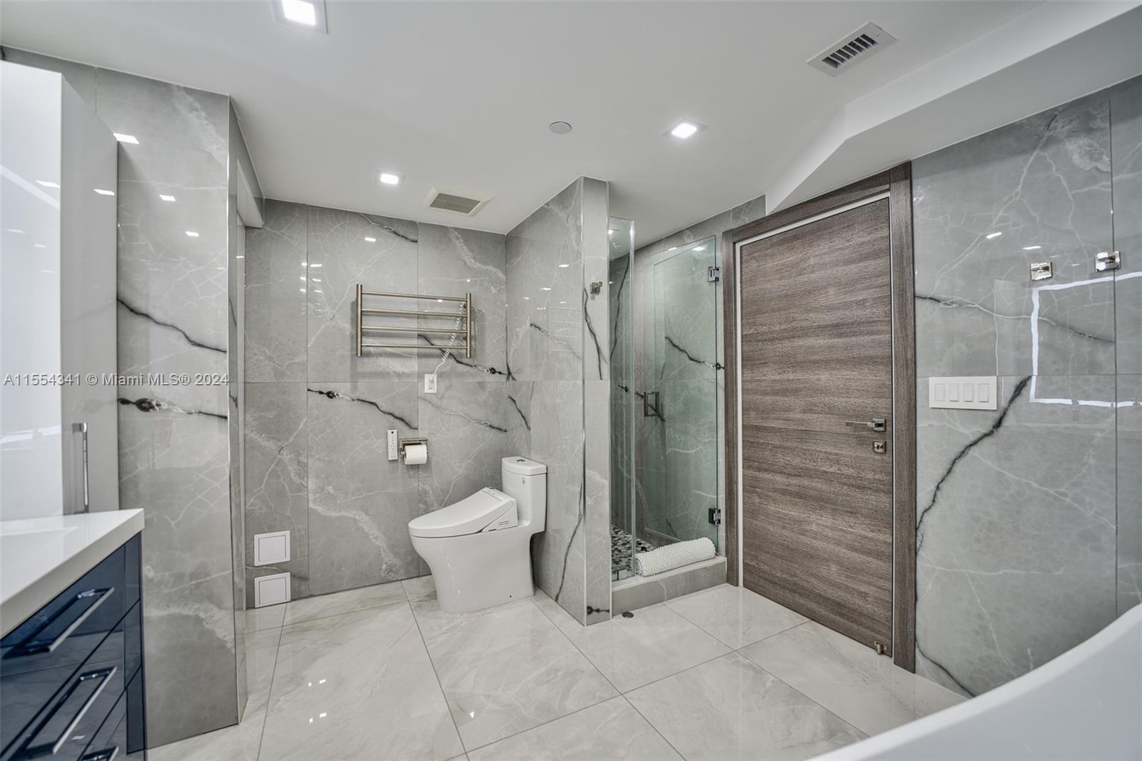 19667 Turnberry Way 15K, Aventura, Florida 33180, 2 Bedrooms Bedrooms, ,2 BathroomsBathrooms,Residential,For Sale,19667 Turnberry Way 15K,A11554341