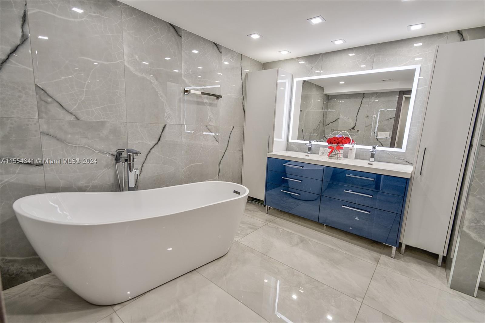 19667 Turnberry Way 15K, Aventura, Florida 33180, 2 Bedrooms Bedrooms, ,2 BathroomsBathrooms,Residential,For Sale,19667 Turnberry Way 15K,A11554341