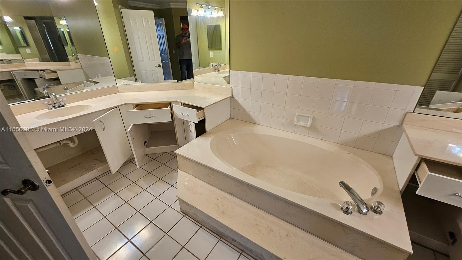 1401 SW 97th Ave, Pembroke Pines, Florida 33025, 5 Bedrooms Bedrooms, ,2 BathroomsBathrooms,Residential,For Sale,1401 SW 97th Ave,A11556096