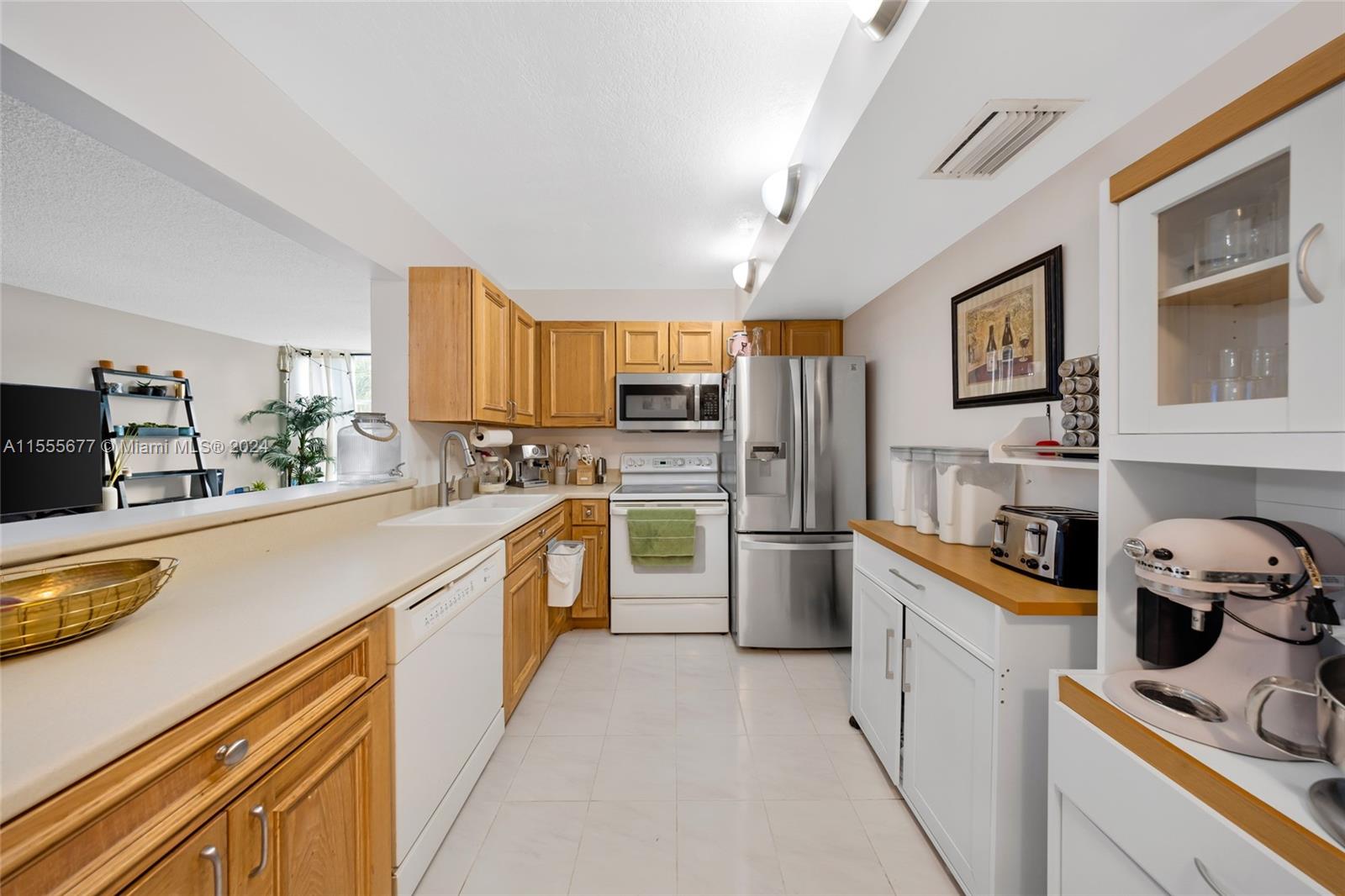2101 Atlantic Shores Blvd 209, Hallandale Beach, Florida 33009, 2 Bedrooms Bedrooms, ,1 BathroomBathrooms,Residential,For Sale,2101 Atlantic Shores Blvd 209,A11555677