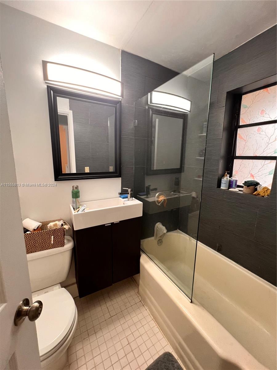 1195 Marseille Dr 5, Miami Beach, Florida 33141, 1 Bedroom Bedrooms, ,1 BathroomBathrooms,Residential,For Sale,1195 Marseille Dr 5,A11555813