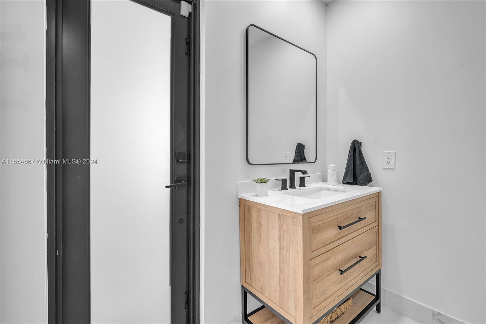 3340 N Hills Dr, Hollywood, Florida 33021, 3 Bedrooms Bedrooms, ,2 BathroomsBathrooms,Residential,For Sale,3340 N Hills Dr,A11554567