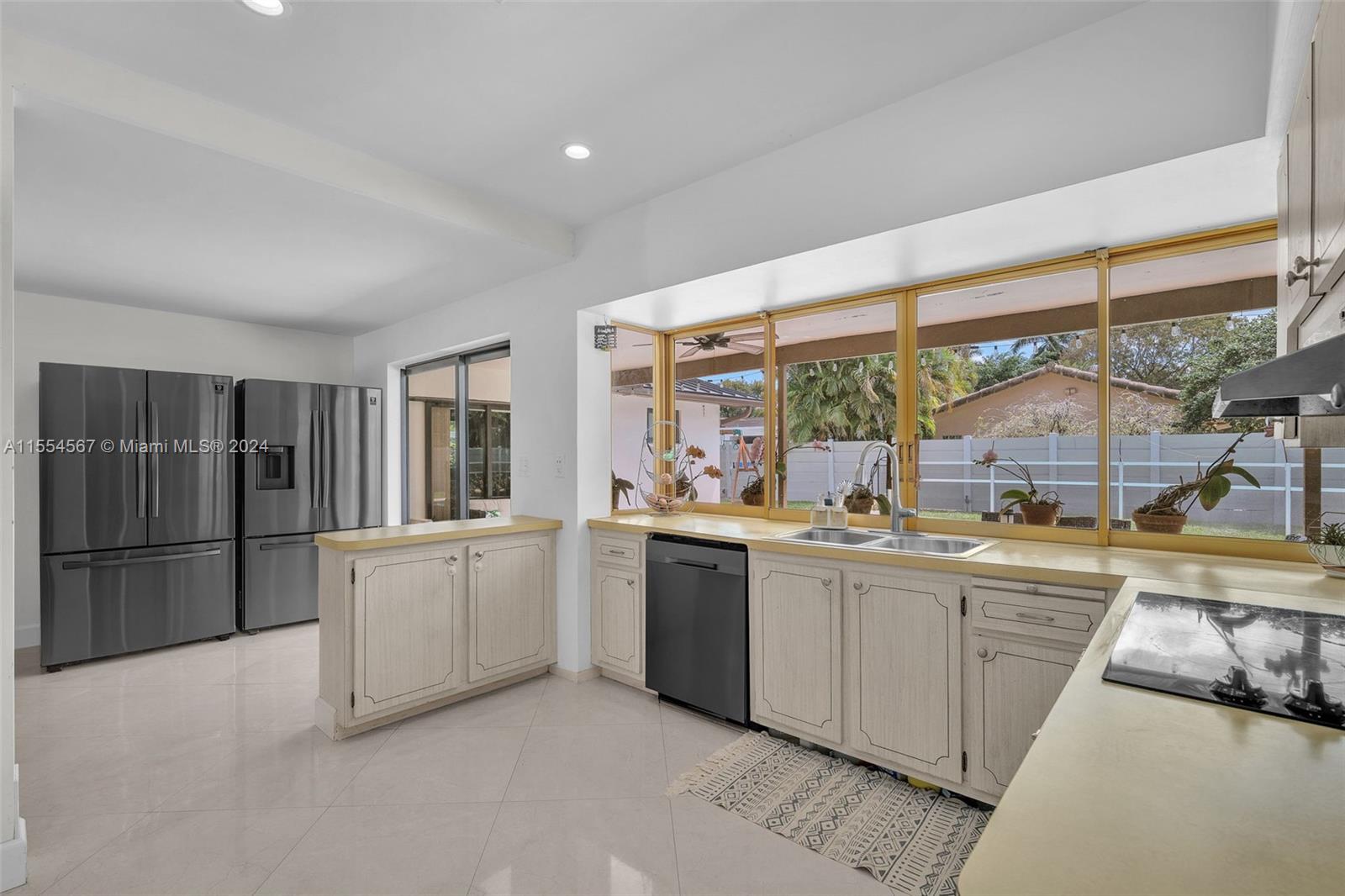 3340 N Hills Dr, Hollywood, Florida 33021, 3 Bedrooms Bedrooms, ,2 BathroomsBathrooms,Residential,For Sale,3340 N Hills Dr,A11554567