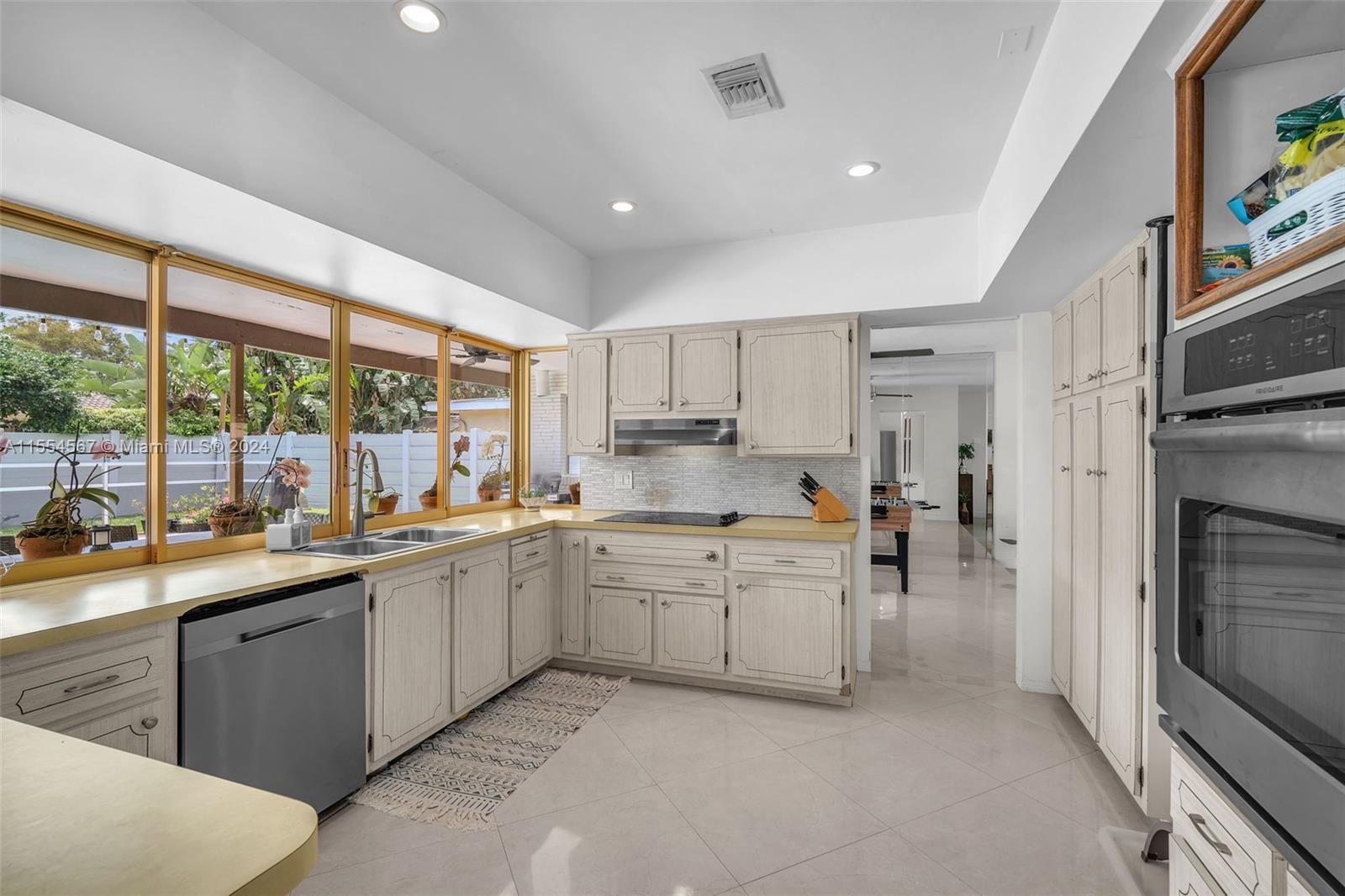 3340 N Hills Dr, Hollywood, Florida 33021, 3 Bedrooms Bedrooms, ,2 BathroomsBathrooms,Residential,For Sale,3340 N Hills Dr,A11554567