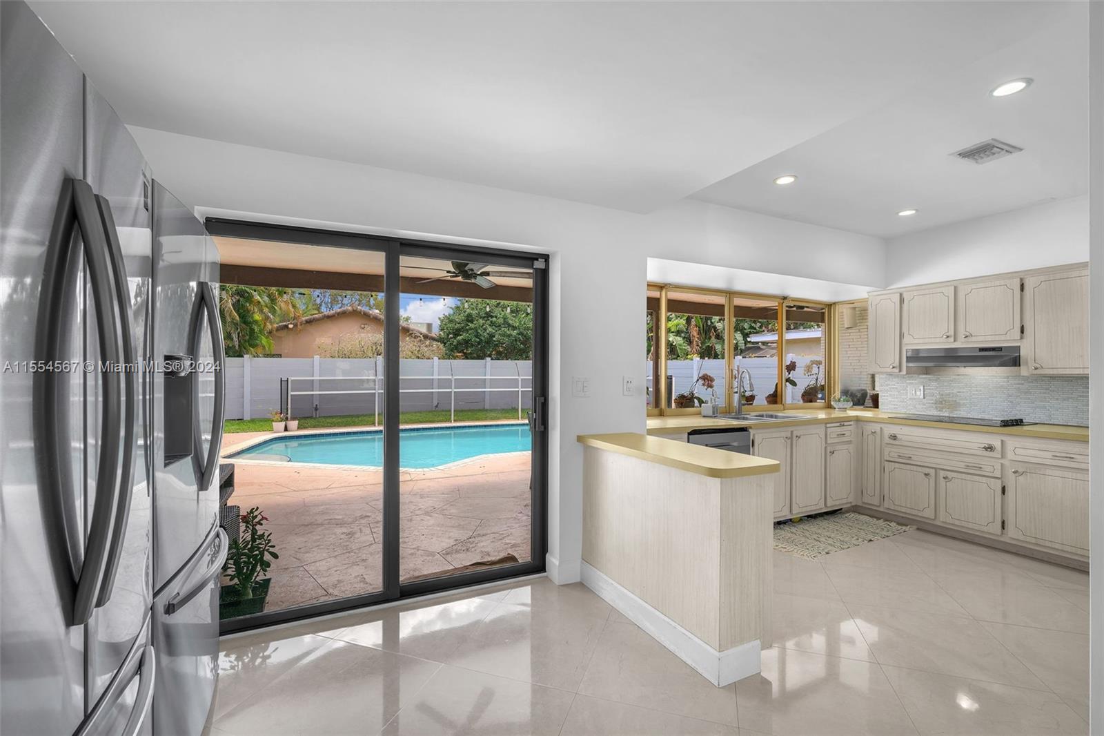 3340 N Hills Dr, Hollywood, Florida 33021, 3 Bedrooms Bedrooms, ,2 BathroomsBathrooms,Residential,For Sale,3340 N Hills Dr,A11554567