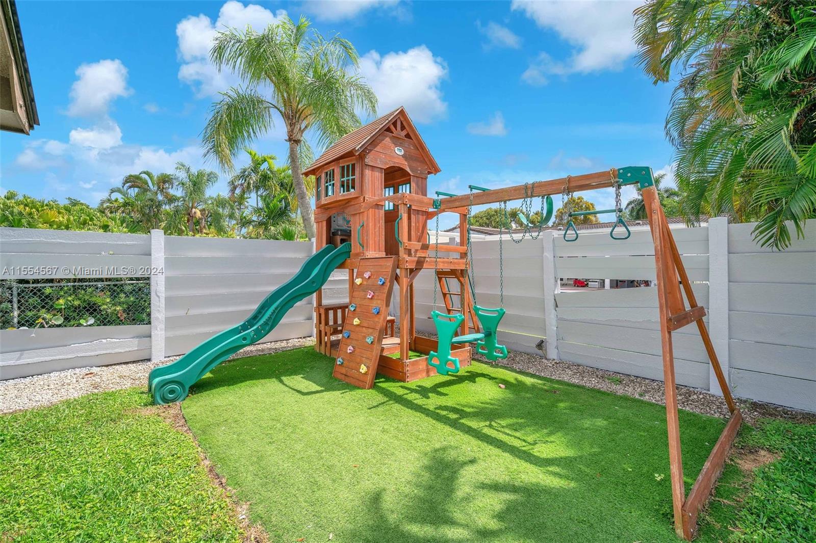 3340 N Hills Dr, Hollywood, Florida 33021, 3 Bedrooms Bedrooms, ,2 BathroomsBathrooms,Residential,For Sale,3340 N Hills Dr,A11554567