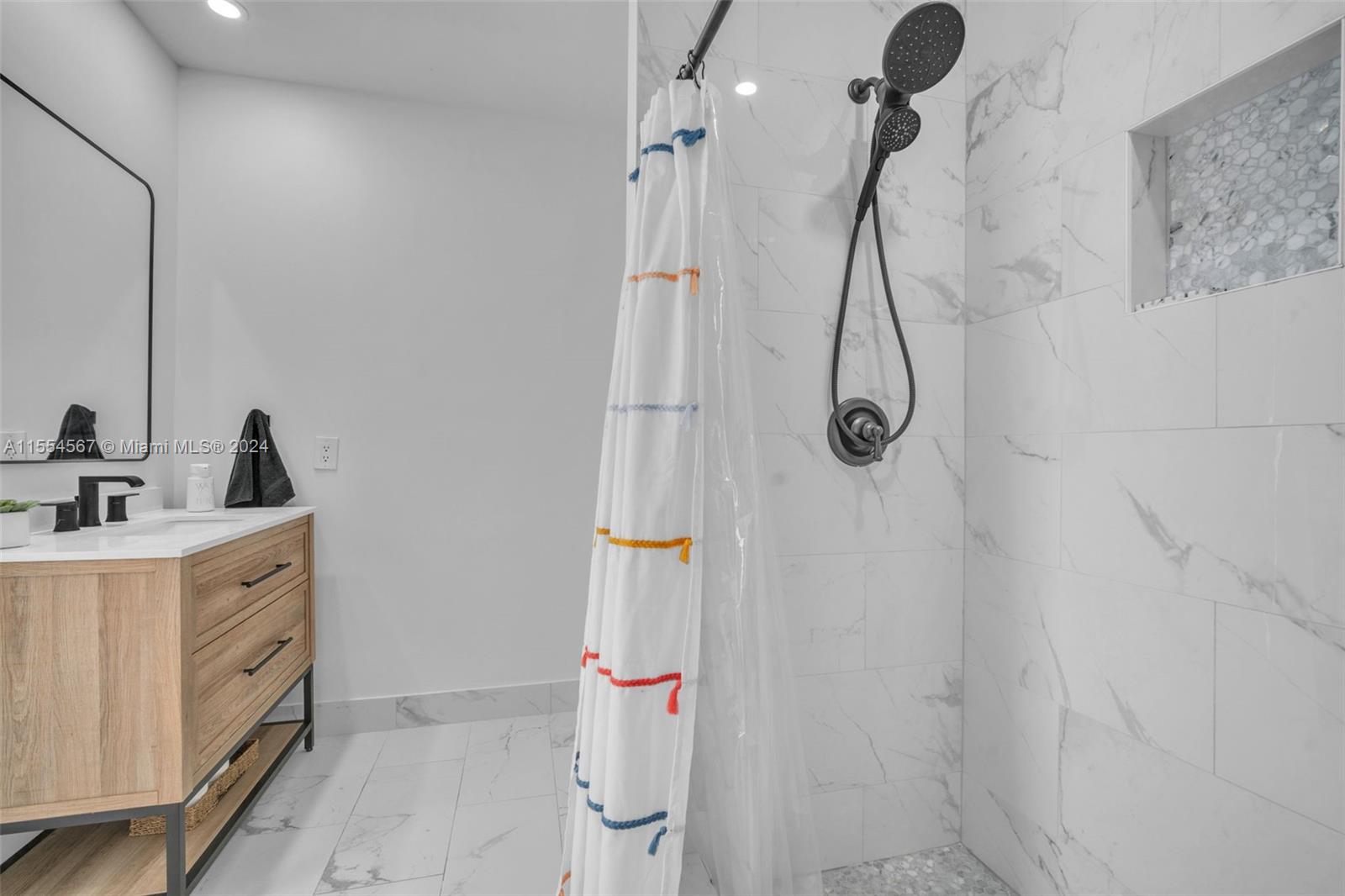 3340 N Hills Dr, Hollywood, Florida 33021, 3 Bedrooms Bedrooms, ,2 BathroomsBathrooms,Residential,For Sale,3340 N Hills Dr,A11554567