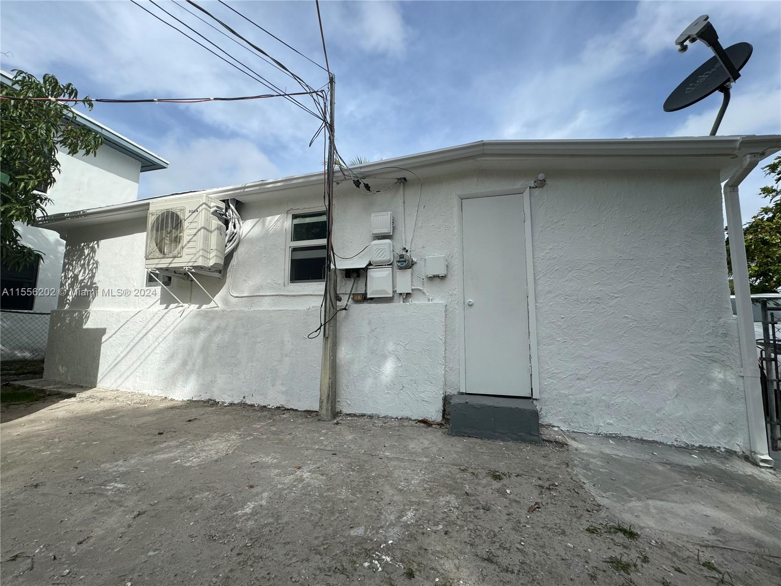 713 SW 7th St, Dania Beach, Florida 33004, 3 Bedrooms Bedrooms, ,1 BathroomBathrooms,Residential,For Sale,713 SW 7th St,A11556202