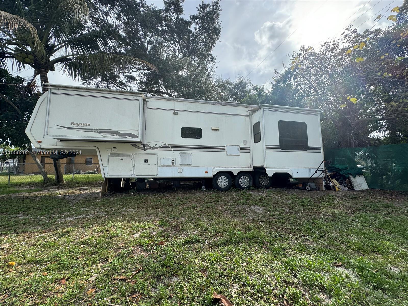 713 SW 7th St, Dania Beach, Florida 33004, 3 Bedrooms Bedrooms, ,1 BathroomBathrooms,Residential,For Sale,713 SW 7th St,A11556202