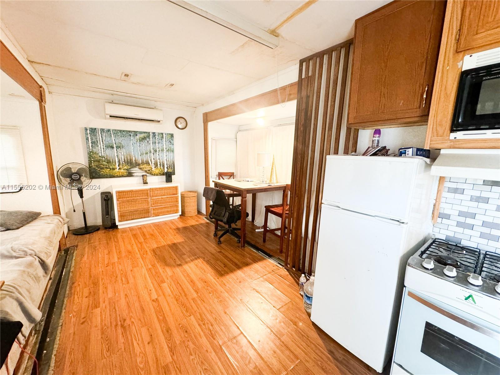 713 SW 7th St, Dania Beach, Florida 33004, 3 Bedrooms Bedrooms, ,1 BathroomBathrooms,Residential,For Sale,713 SW 7th St,A11556202