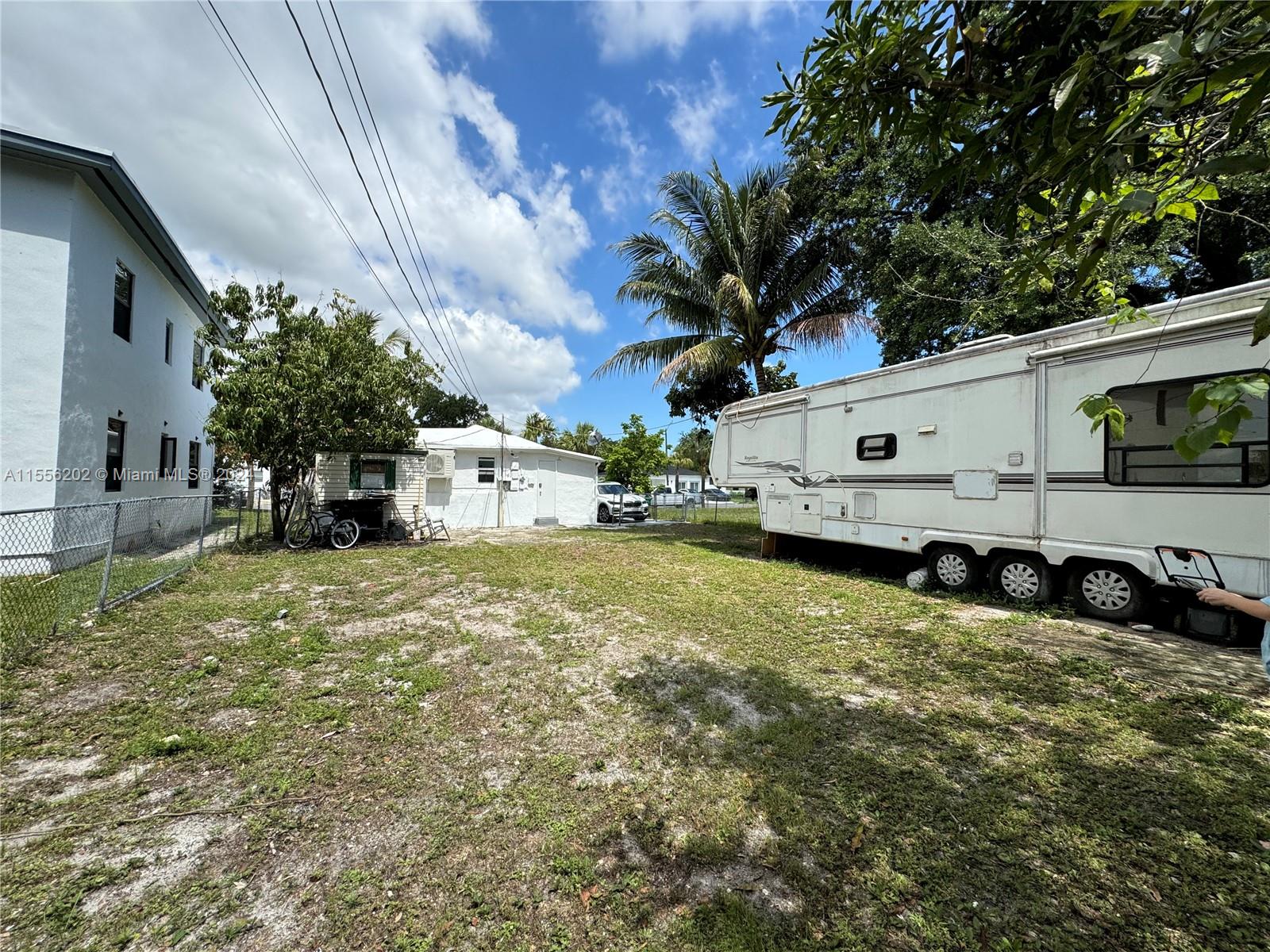 713 SW 7th St, Dania Beach, Florida 33004, 3 Bedrooms Bedrooms, ,1 BathroomBathrooms,Residential,For Sale,713 SW 7th St,A11556202