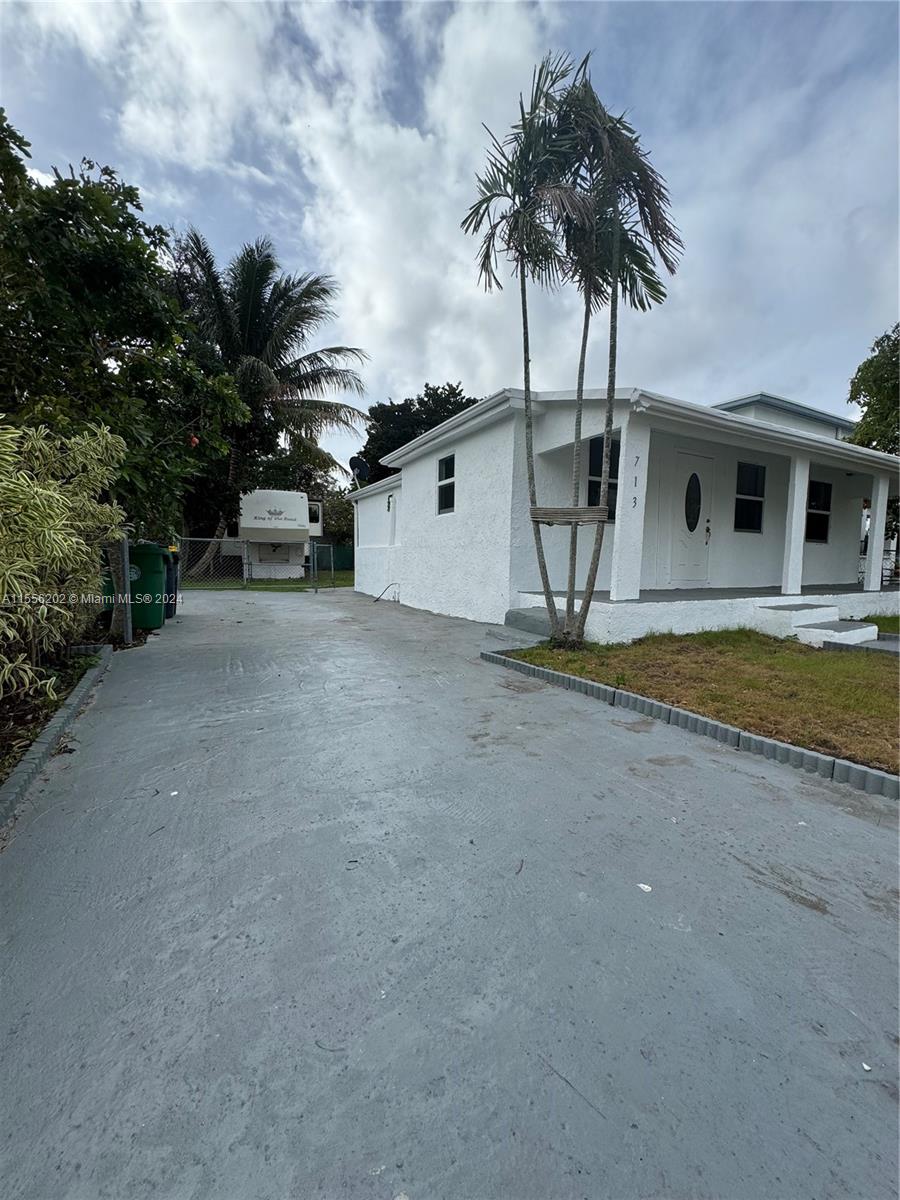 713 SW 7th St, Dania Beach, Florida 33004, 3 Bedrooms Bedrooms, ,1 BathroomBathrooms,Residential,For Sale,713 SW 7th St,A11556202