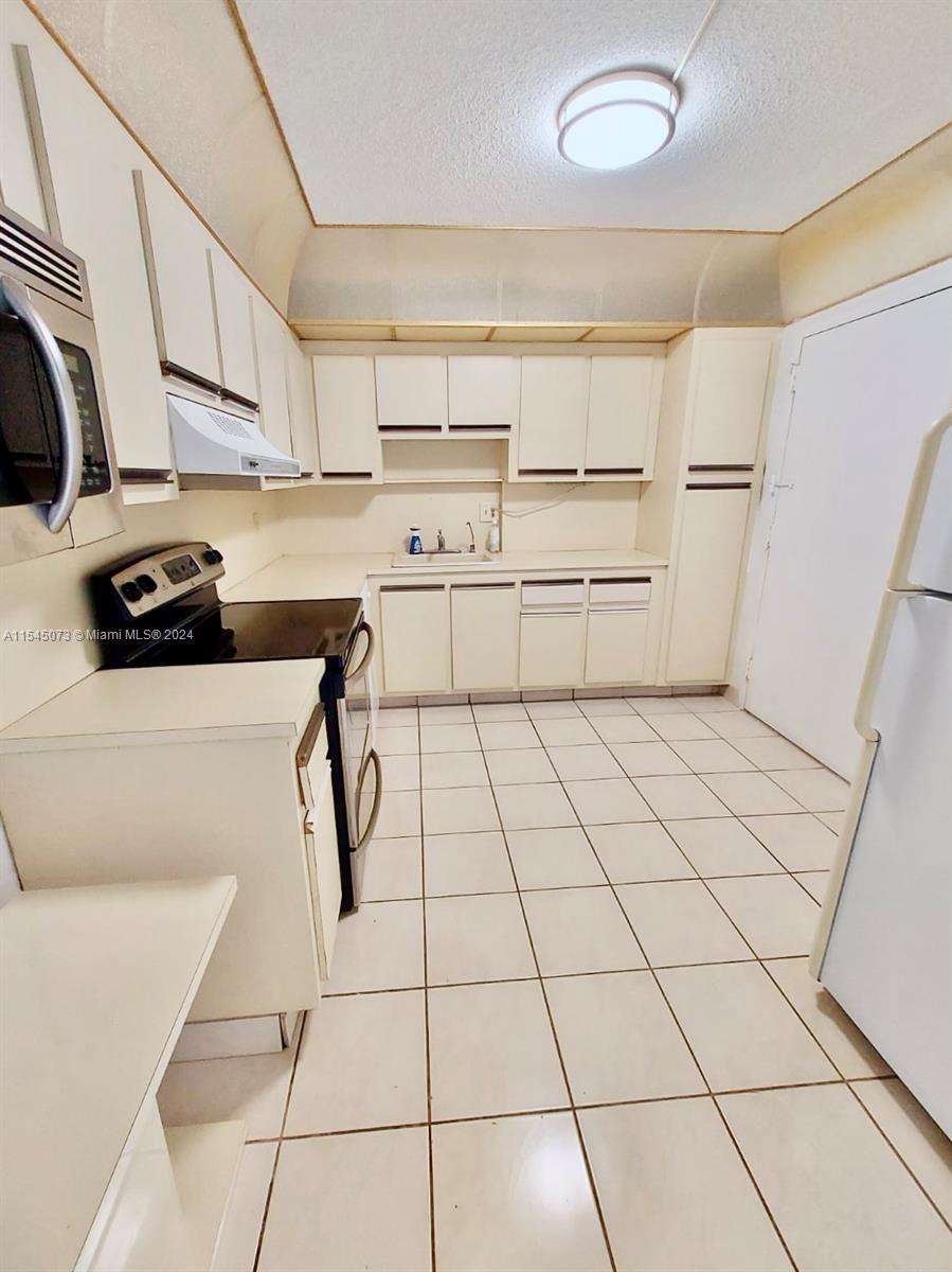 1500 S Ocean Dr 16B, Hollywood, Florida 33019, 2 Bedrooms Bedrooms, ,2 BathroomsBathrooms,Residential,For Sale,1500 S Ocean Dr 16B,A11545073