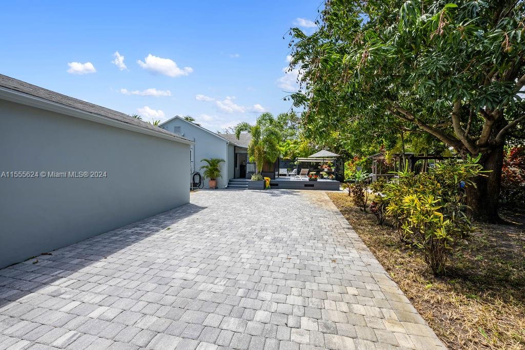 1525 Madison St, Hollywood, Florida 33020, 3 Bedrooms Bedrooms, ,2 BathroomsBathrooms,Residential,For Sale,1525 Madison St,A11555624