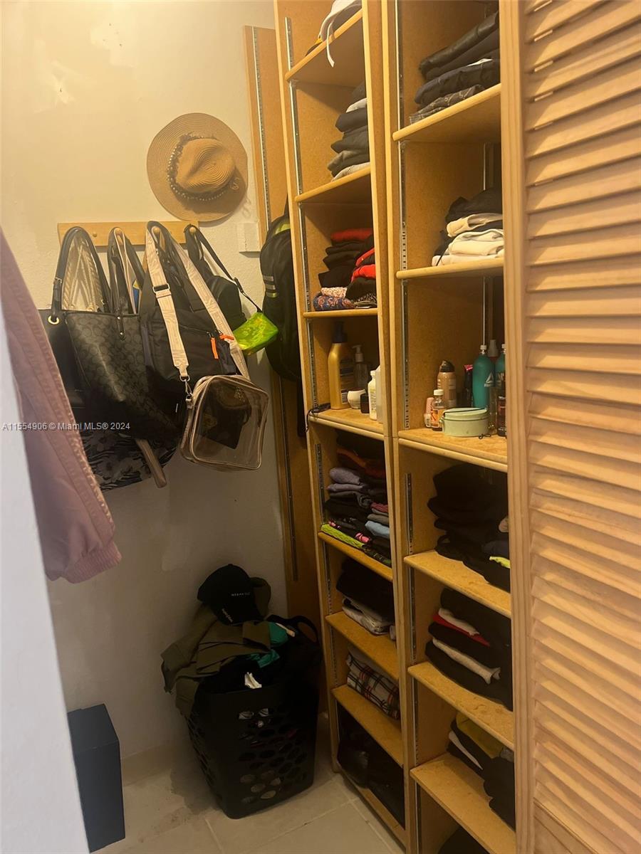 3375 N Country Club Dr 407, Aventura, Florida 33180, 2 Bedrooms Bedrooms, ,2 BathroomsBathrooms,Residential,For Sale,3375 N Country Club Dr 407,A11554906