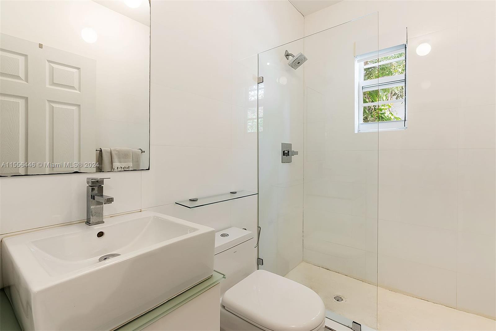 3917 N Meridian Ave 204, Miami Beach, Florida 33140, 1 Bedroom Bedrooms, ,2 BathroomsBathrooms,Residential,For Sale,3917 N Meridian Ave 204,A11556446