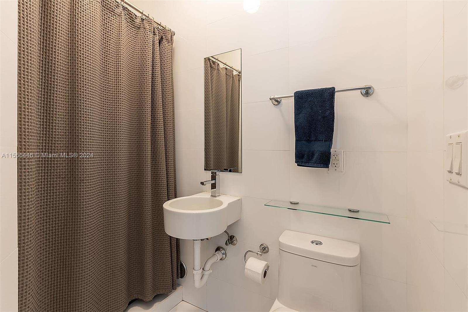 3917 N Meridian Ave 204, Miami Beach, Florida 33140, 1 Bedroom Bedrooms, ,2 BathroomsBathrooms,Residential,For Sale,3917 N Meridian Ave 204,A11556446