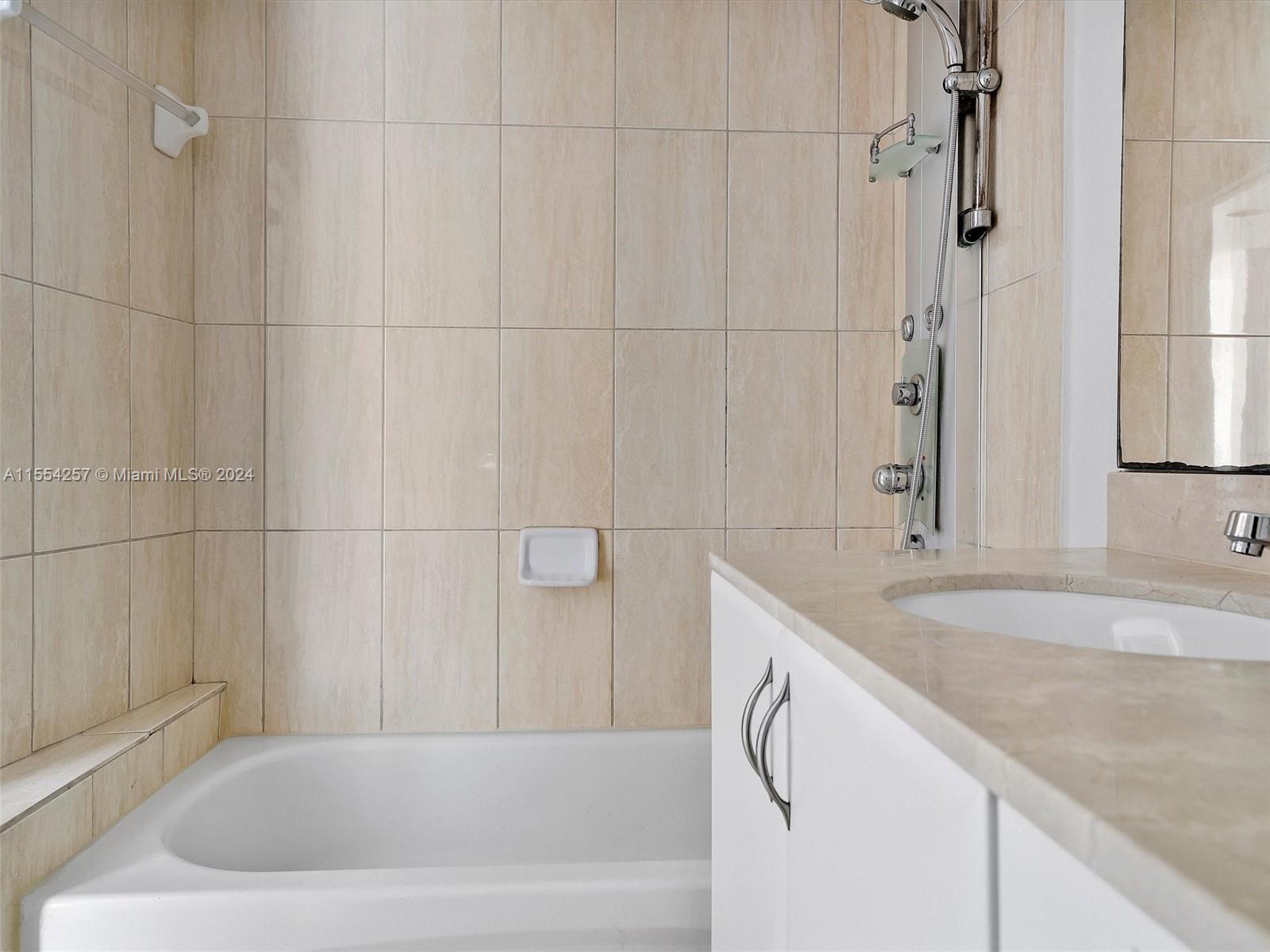 1750 N Bayshore Dr 3407, Miami, Florida 33132, ,1 BathroomBathrooms,Residential,For Sale,1750 N Bayshore Dr 3407,A11554257