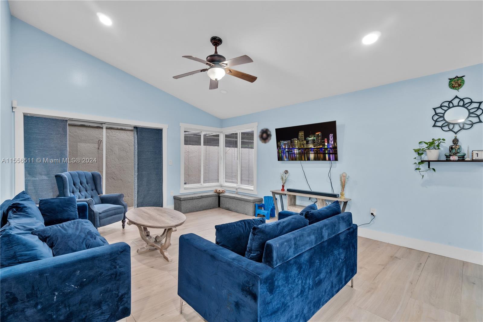 607 Village Lake Dr 607, Weston, Florida 33326, 3 Bedrooms Bedrooms, ,2 BathroomsBathrooms,Residentiallease,For Rent,607 Village Lake Dr 607,A11556511