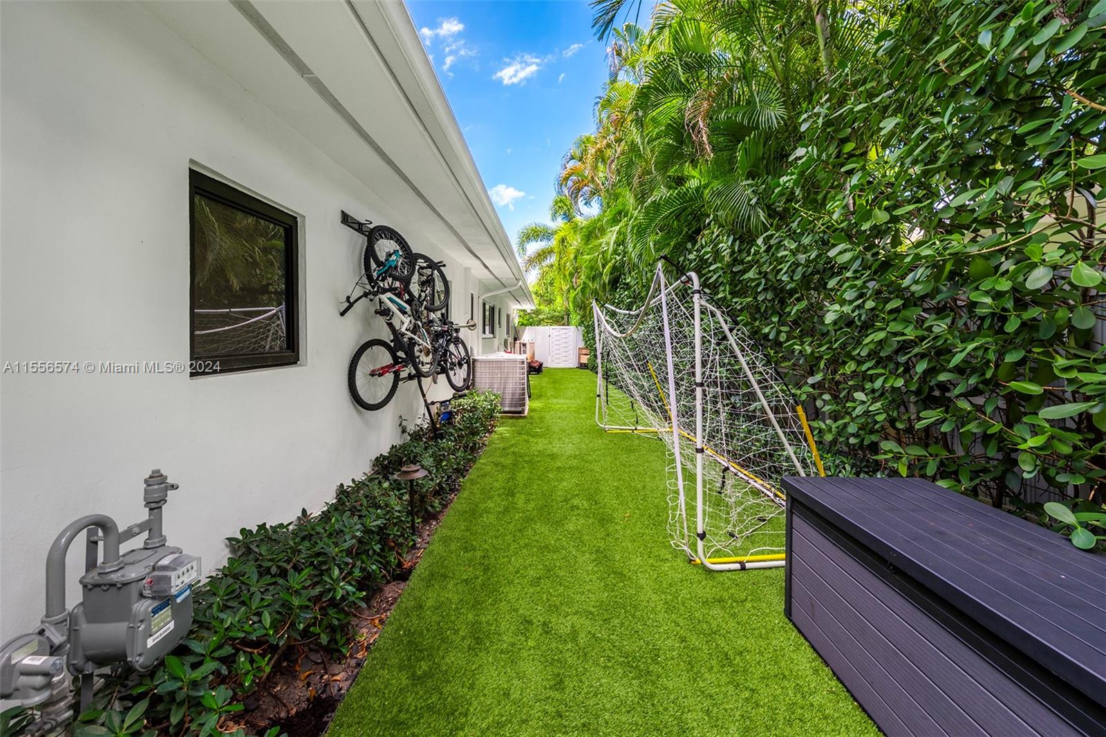 2030 NE 186th Dr, North Miami Beach, Florida 33179, 4 Bedrooms Bedrooms, ,3 BathroomsBathrooms,Residential,For Sale,2030 NE 186th Dr,A11556574