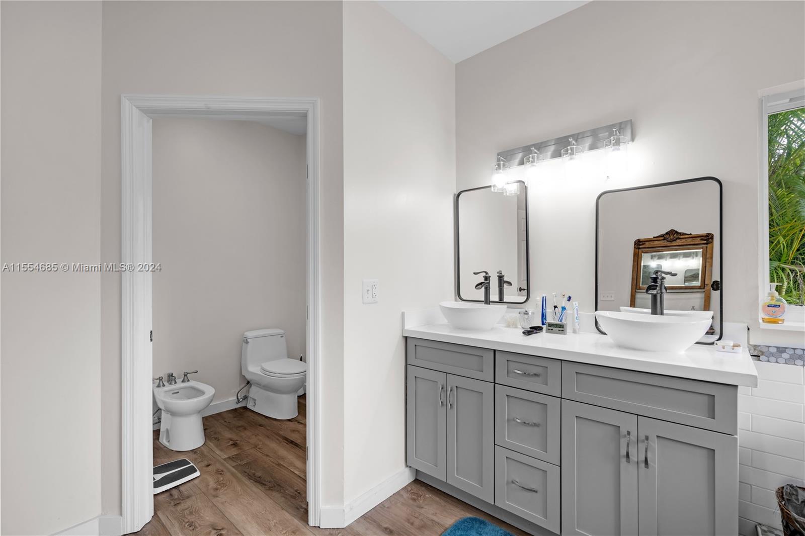 ALL VANITIES,EQUIP AND APPLIANCES ARE NEW.