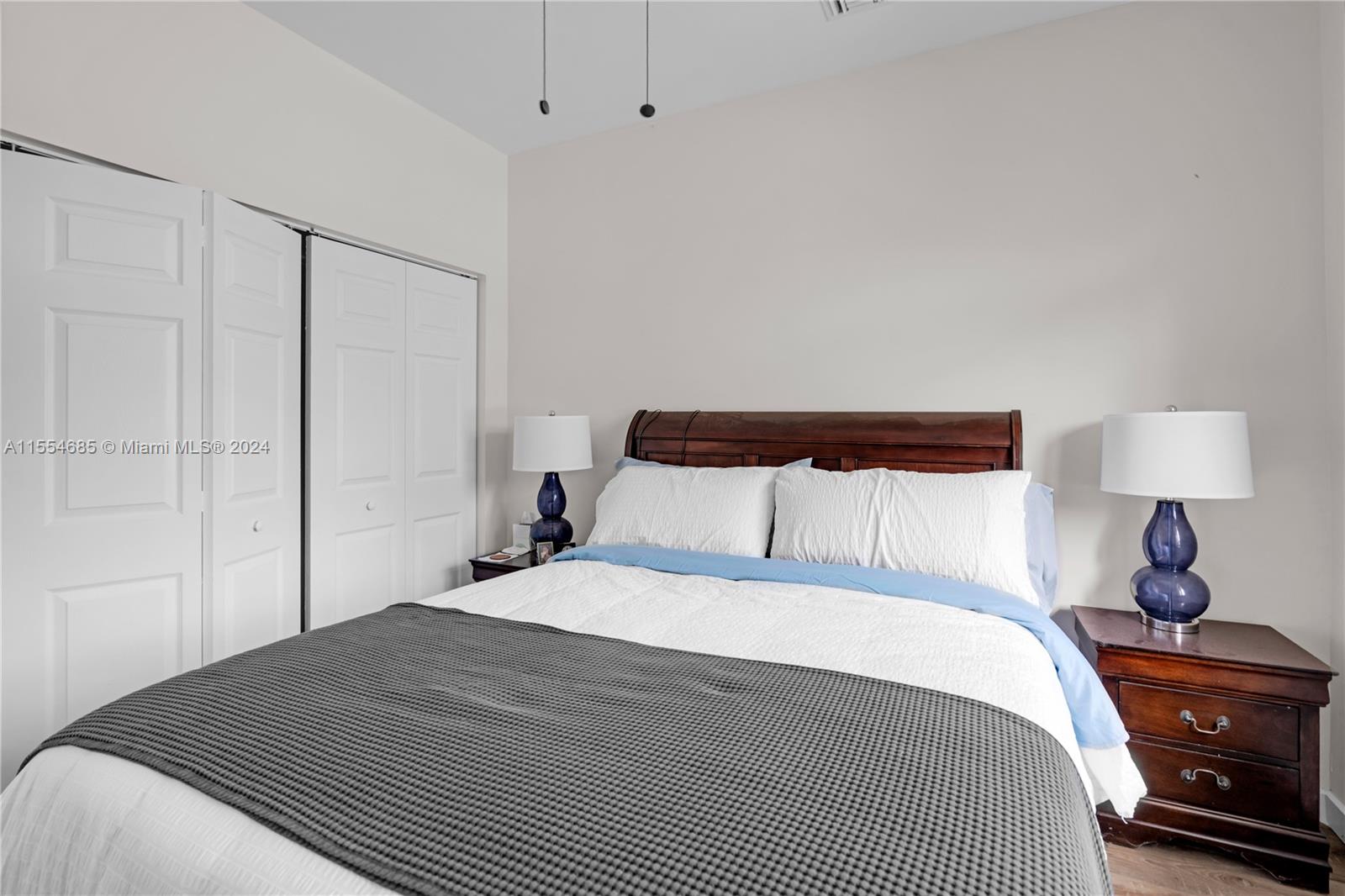 DBL SINKS, BIDET (LUV IT) WITH FTREE STANDING TUB AND A LG. SHOWER