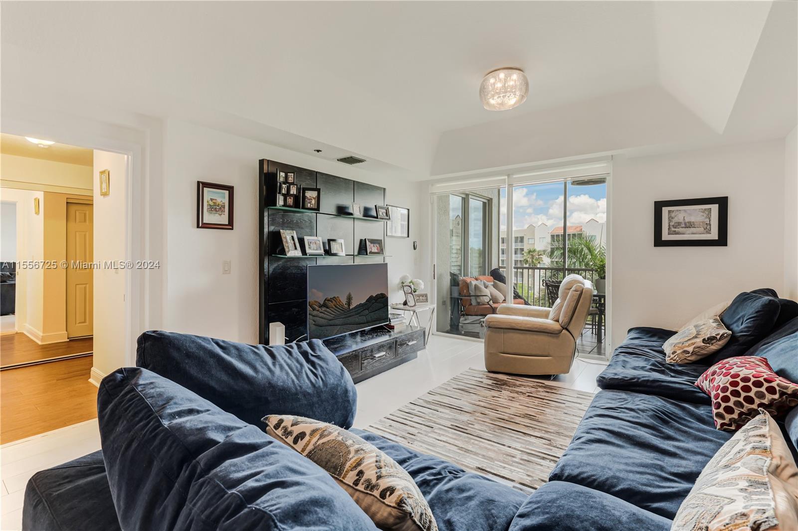 10710 NW 66th St 404, Doral, Florida 33178, 3 Bedrooms Bedrooms, ,2 BathroomsBathrooms,Residential,For Sale,10710 NW 66th St 404,A11556725