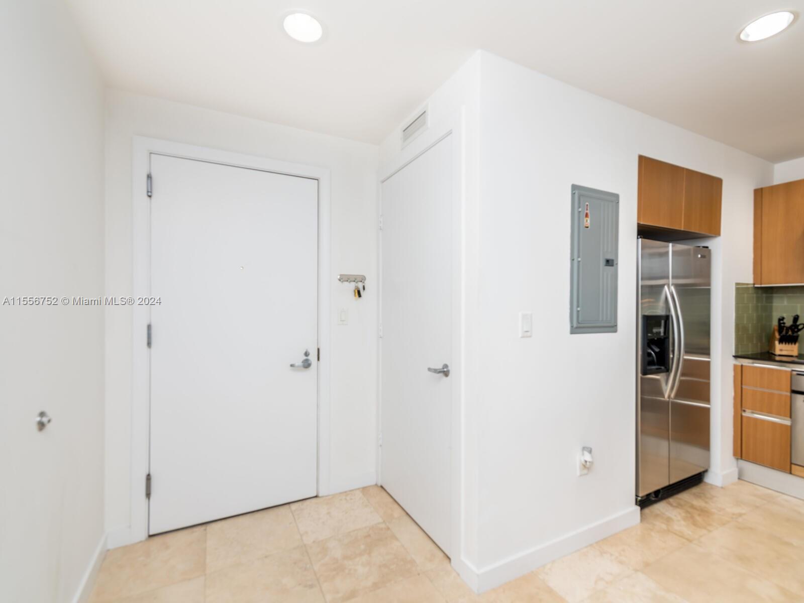 Beautiful 1 bedroom  1 bath unit with  amazing East view, located  in the heart of Brickell Avenue. Unit features:  Granite countertops, stainless steel appliances, Italian style kitchen, Large bathroom with bathtub/ shower combination;  windows treatment throughout; beautiful marble floor and balcony; nice amenities in this centrally located building, walking distance to Brickell Citi Center, Mary Brickell Village, many restaurants, supermarkets, people mover station and much more!