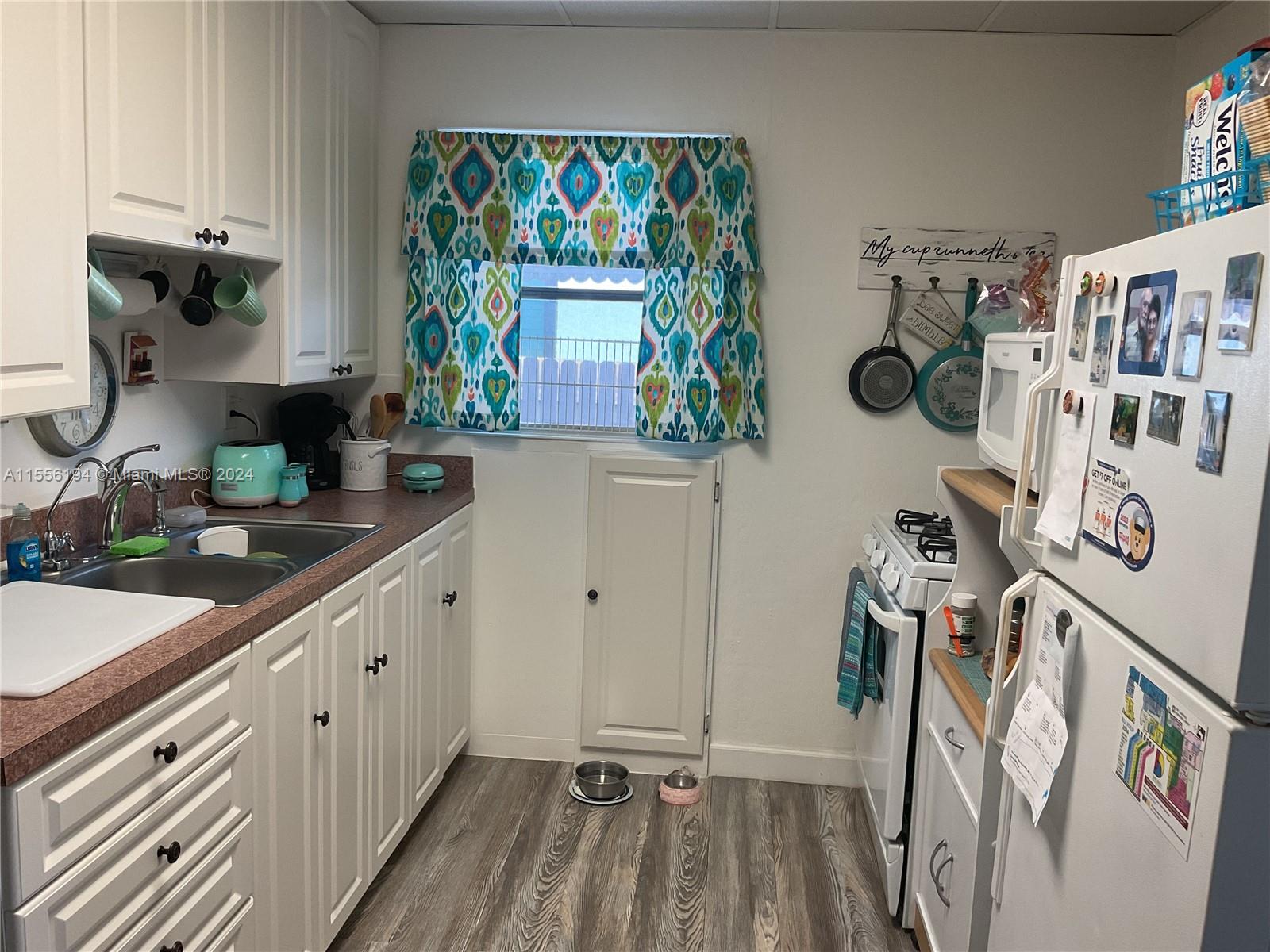 250 SW 12th St, Dania Beach, Florida 33004, 2 Bedrooms Bedrooms, ,1 BathroomBathrooms,Residential,For Sale,250 SW 12th St,A11556194