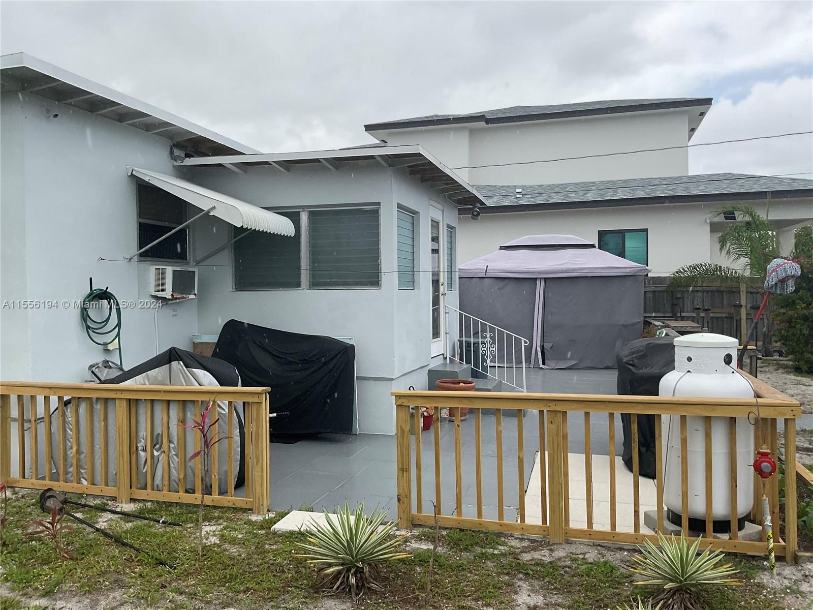 250 SW 12th St, Dania Beach, Florida 33004, 2 Bedrooms Bedrooms, ,1 BathroomBathrooms,Residential,For Sale,250 SW 12th St,A11556194