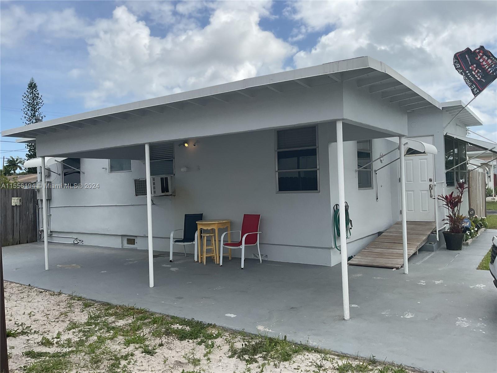 250 SW 12th St, Dania Beach, Florida 33004, 2 Bedrooms Bedrooms, ,1 BathroomBathrooms,Residential,For Sale,250 SW 12th St,A11556194