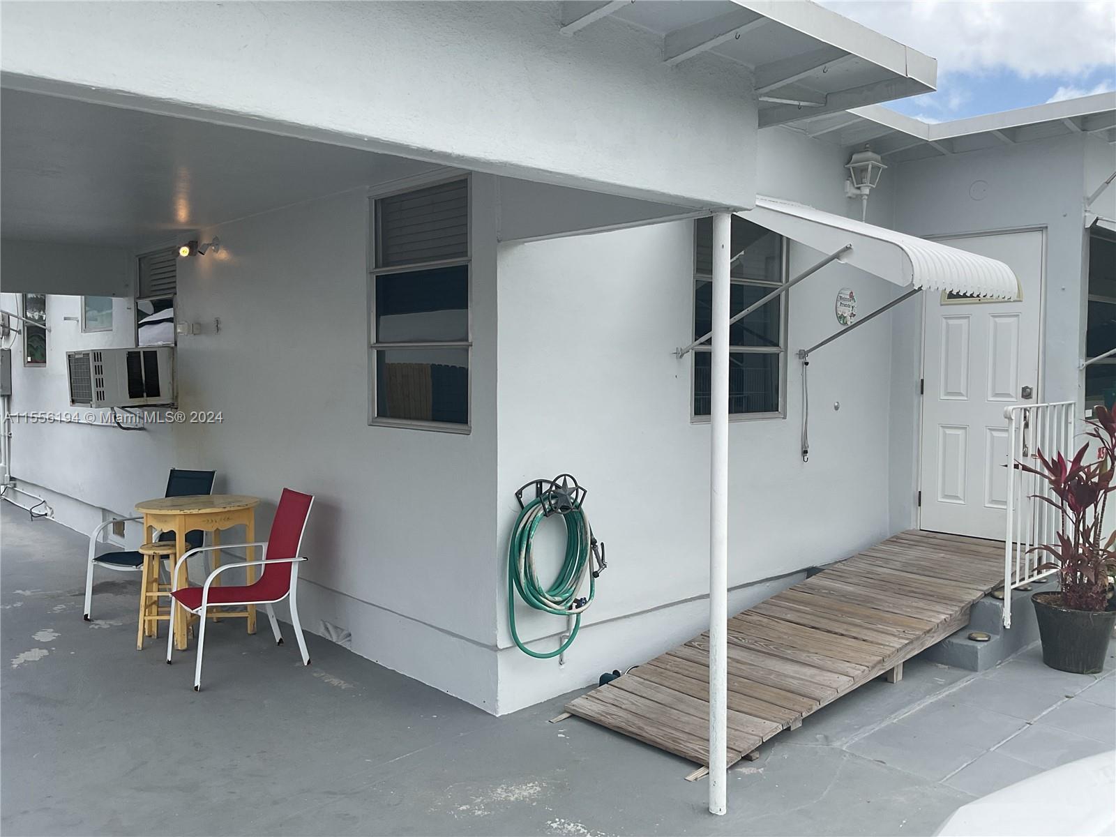 250 SW 12th St, Dania Beach, Florida 33004, 2 Bedrooms Bedrooms, ,1 BathroomBathrooms,Residential,For Sale,250 SW 12th St,A11556194