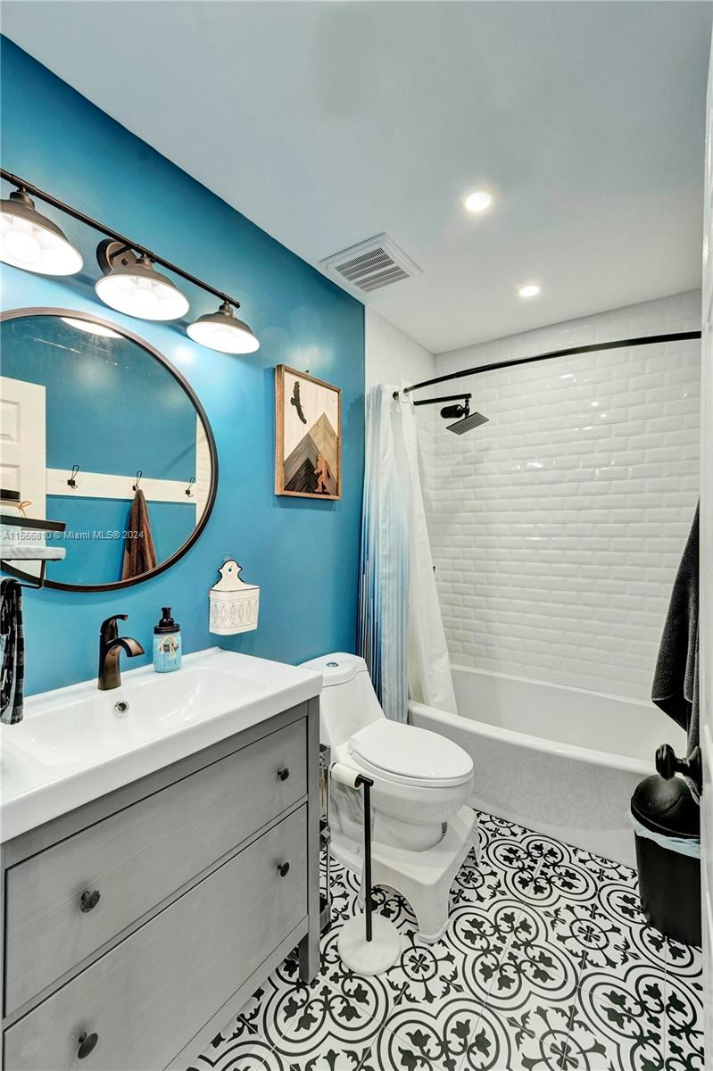 6761 NW 182nd St 101, Hialeah, Florida 33015, 3 Bedrooms Bedrooms, ,2 BathroomsBathrooms,Residential,For Sale,6761 NW 182nd St 101,A11556810