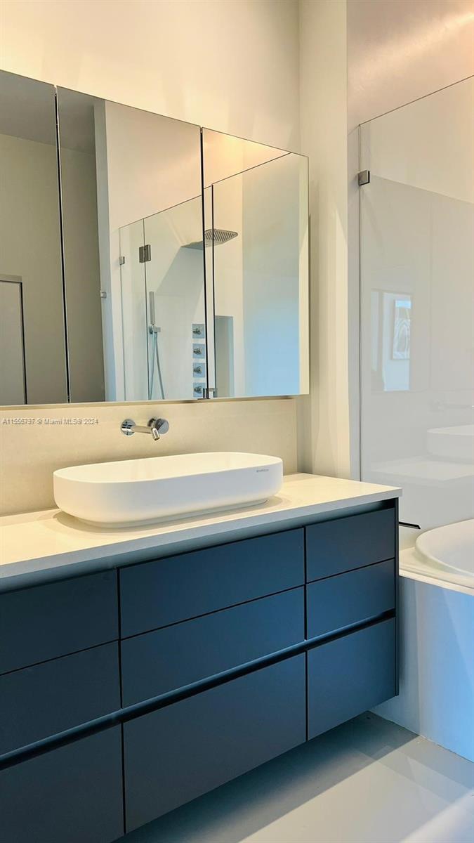2001 Meridian Ave 418, Miami Beach, Florida 33139, 1 Bedroom Bedrooms, ,1 BathroomBathrooms,Residentiallease,For Rent,2001 Meridian Ave 418,A11556797