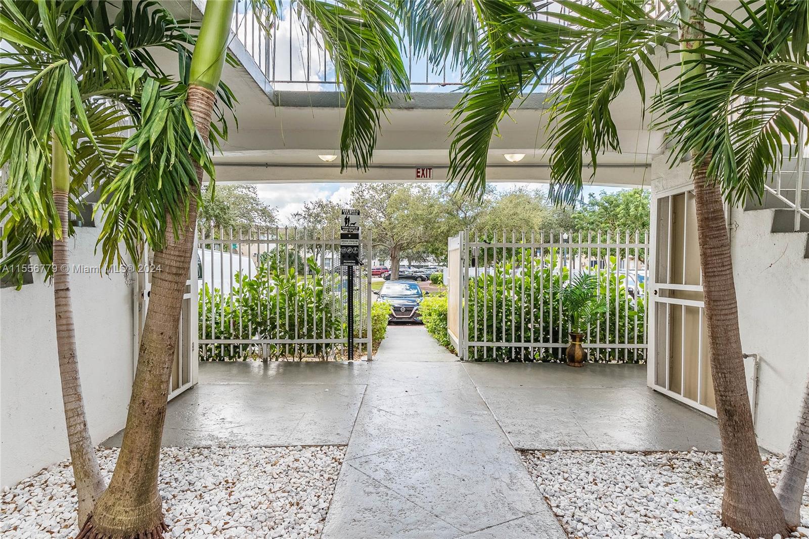 6905 Rue Vendome 9, Miami Beach, Florida 33141, 1 Bedroom Bedrooms, ,1 BathroomBathrooms,Residentiallease,For Rent,6905 Rue Vendome 9,A11556779