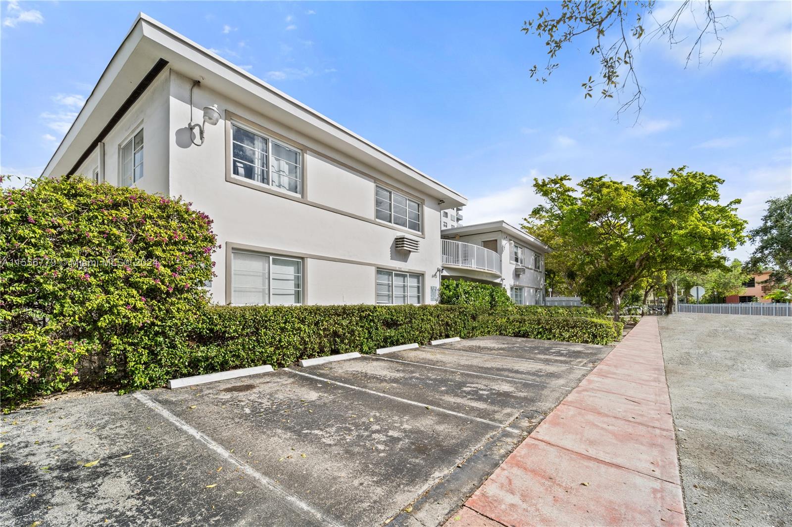 6905 Rue Vendome 9, Miami Beach, Florida 33141, 1 Bedroom Bedrooms, ,1 BathroomBathrooms,Residentiallease,For Rent,6905 Rue Vendome 9,A11556779